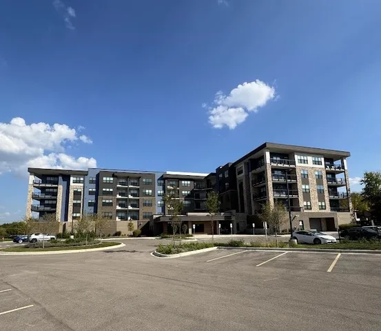 $2,643 | 1420 West Diehl Road, Unit 234, Naperville, IL 60563