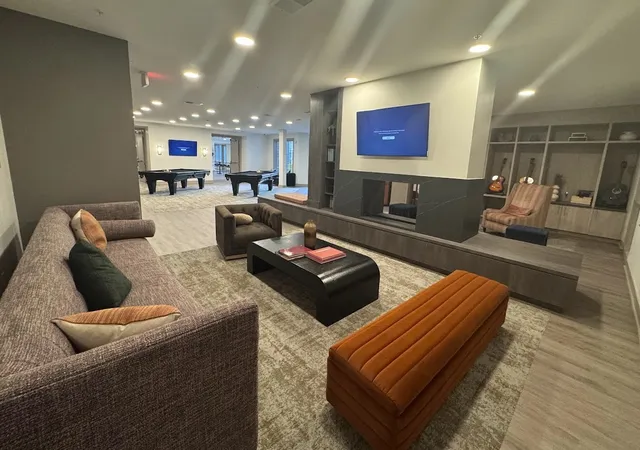 $2,643 | 1420 West Diehl Road, Unit 234, Naperville, IL 60563