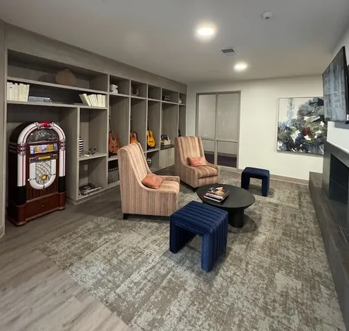 $2,643 | 1420 West Diehl Road, Unit 234, Naperville, IL 60563