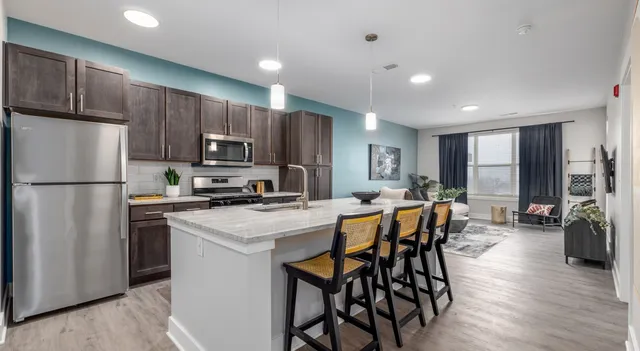 $2,643 | 1420 West Diehl Road, Unit 234, Naperville, IL 60563