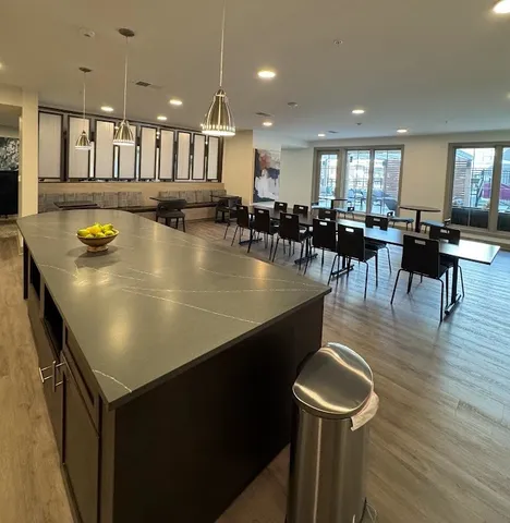 $2,643 | 1420 West Diehl Road, Unit 234, Naperville, IL 60563