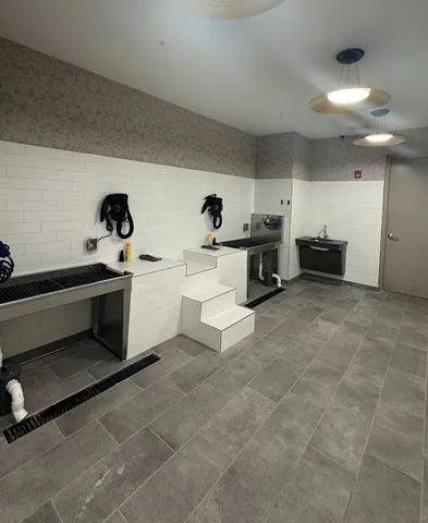 $2,643 | 1420 West Diehl Road, Unit 234, Naperville, IL 60563