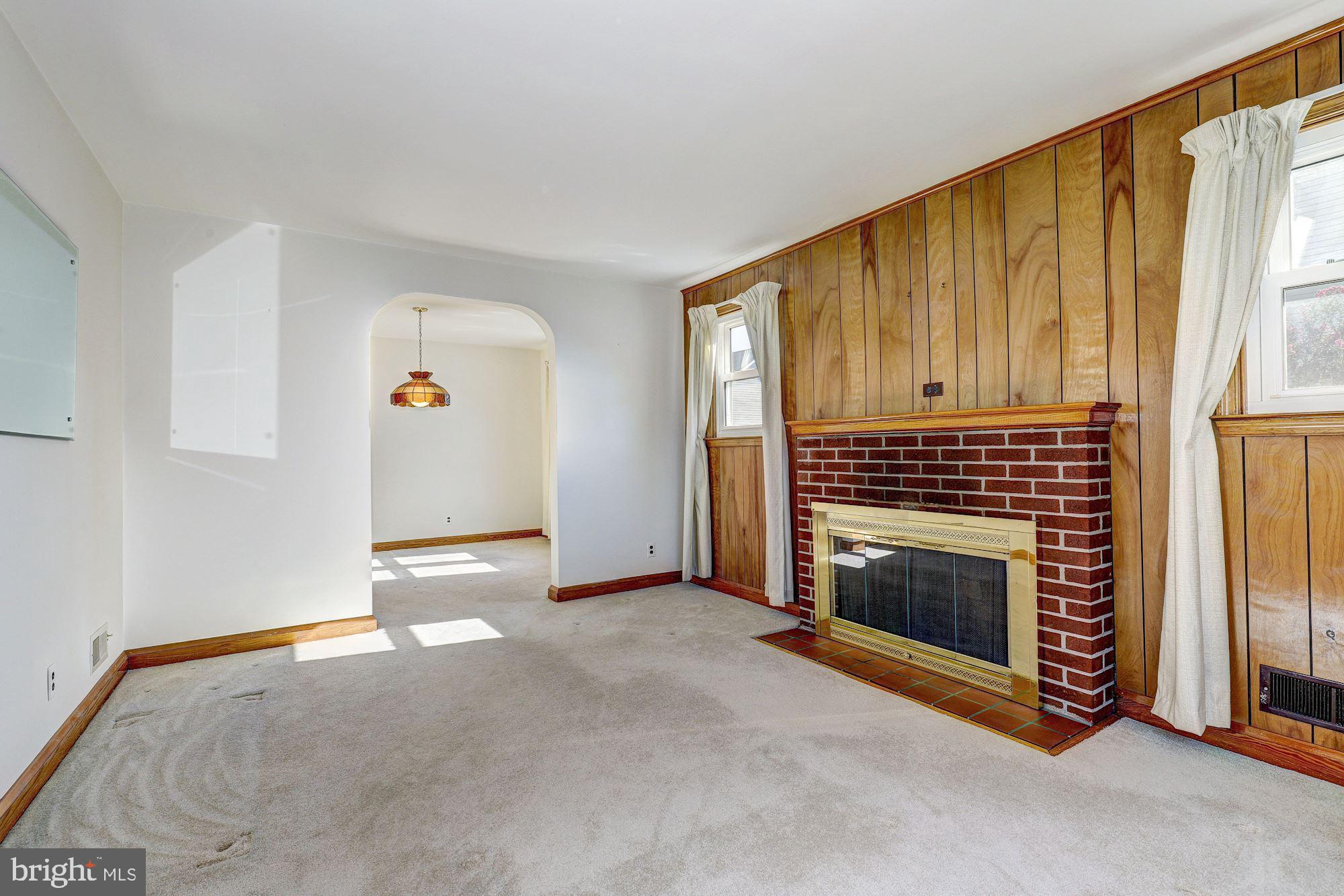 4306 East Joppa Road Nottingham, MD 21236 - Photo 11 of 43 Living Room