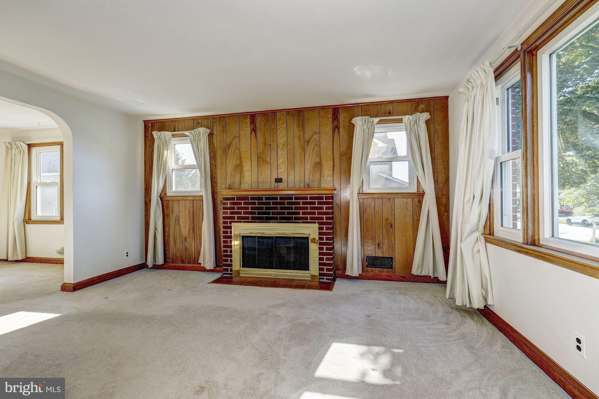 4306 East Joppa Road Nottingham, MD 21236 - Photo 10 of 43 Living Room