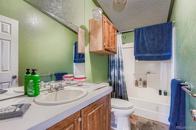 $725,000 | 1050 South Dutch Valley Road, Bennett, CO 80102