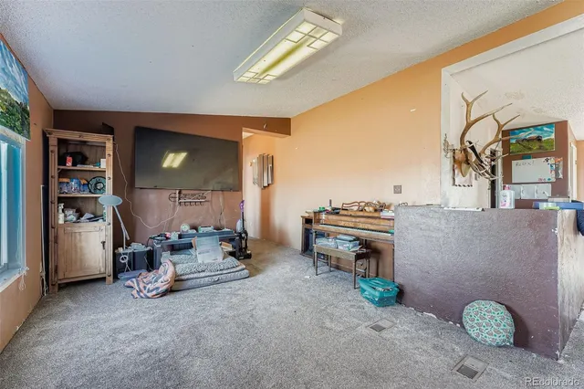 $725,000 | 1050 South Dutch Valley Road, Bennett, CO 80102