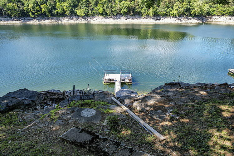392 Lakeview Point Road Harrodsburg, KY 40330 - Photo 35 of 38 Easy access to dock at normal summer pool lake levels