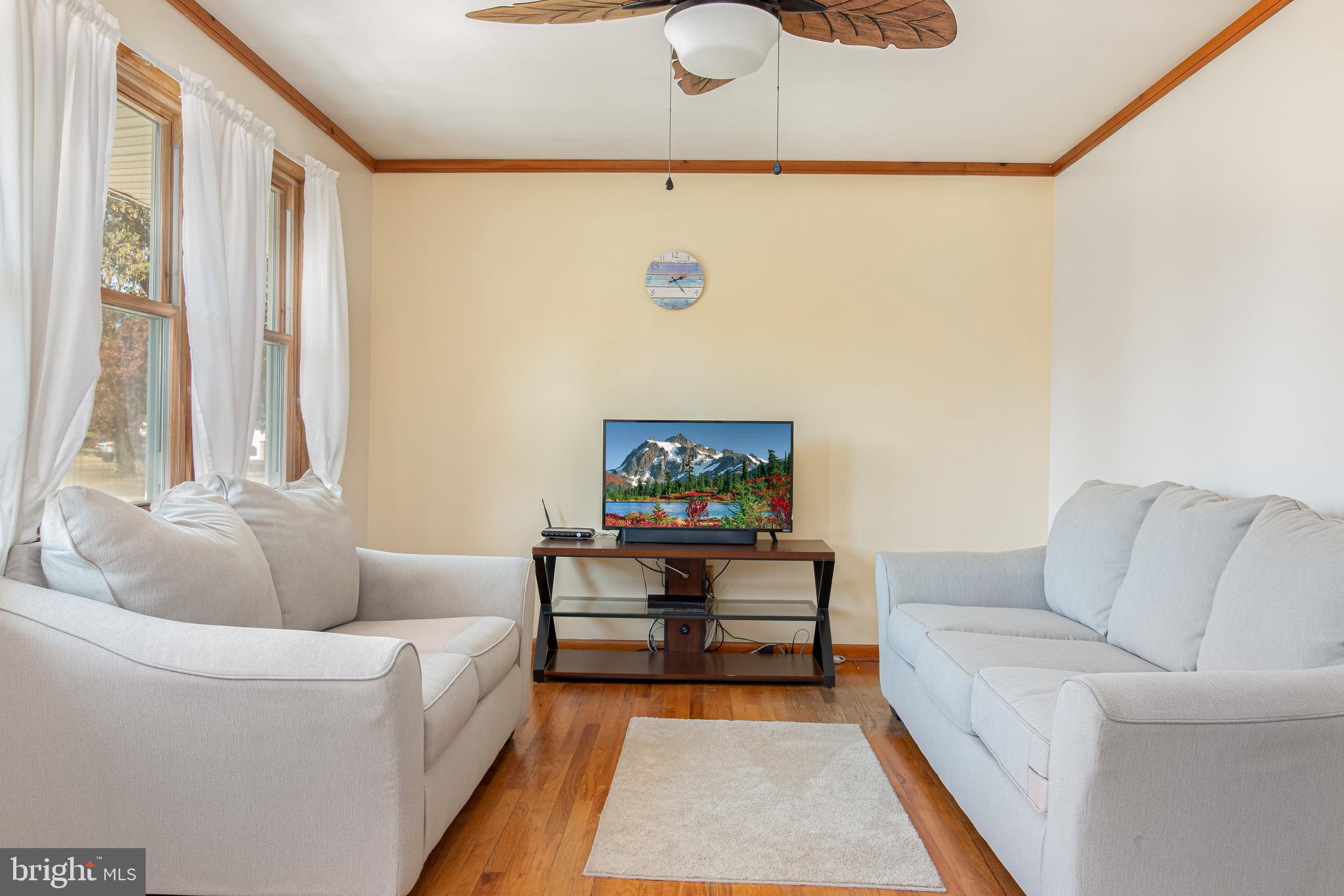 1243 Harding Road Vineland, NJ 08361 - Photo 9 of 19 Living Room