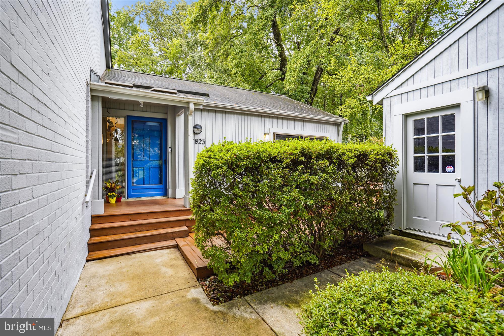 11823 Blue Spruce Road Reston, VA 20191 - Photo 2 of 86 Covered entrance greets you:)