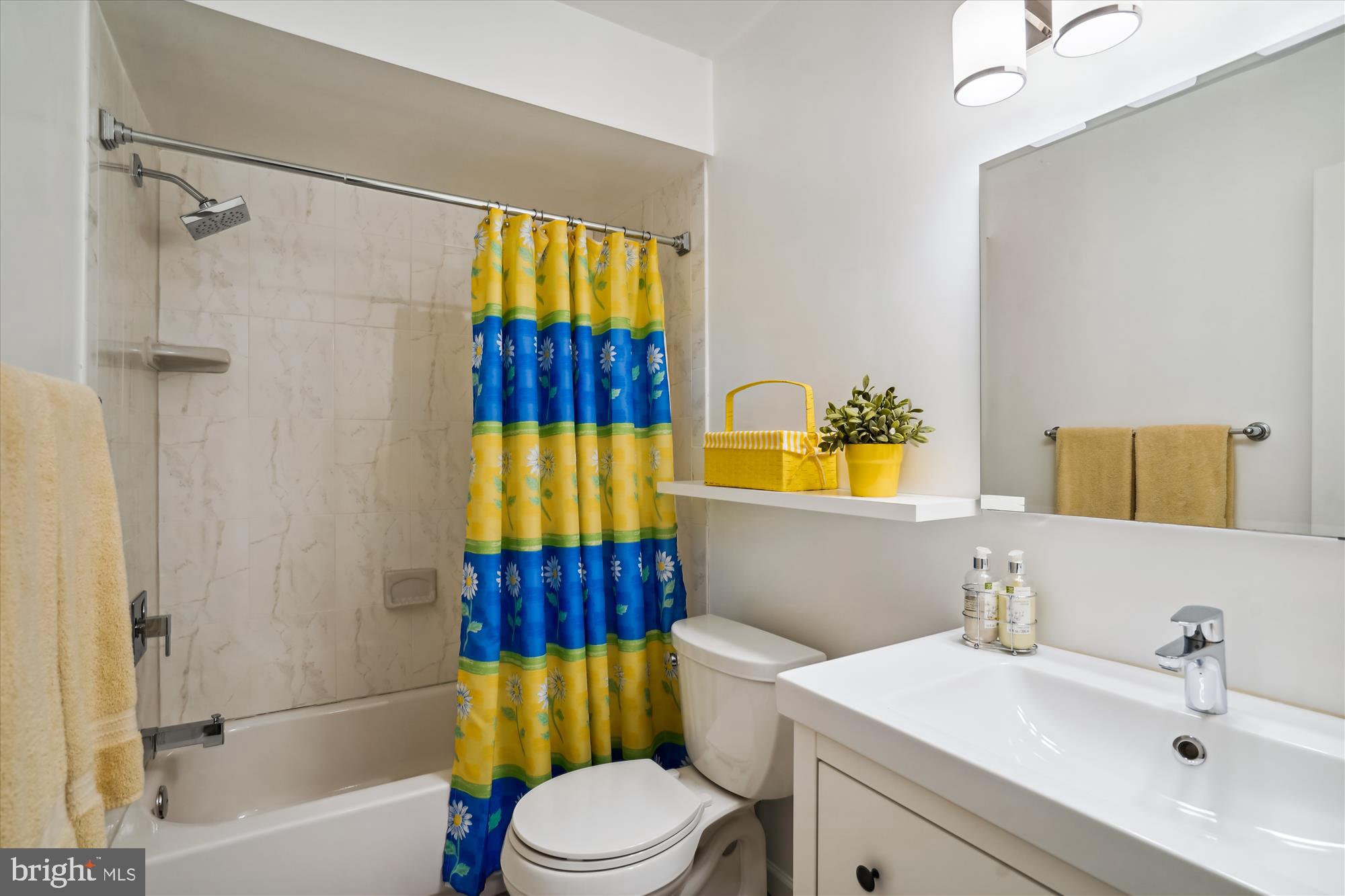 11823 Blue Spruce Road Reston, VA 20191 - Photo 35 of 86 3rd Full and Updated Bathroom