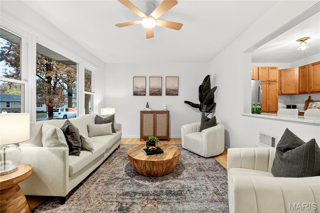 7813 Decatur Drive St. Louis, MO 63123 - Photo 4 of 37