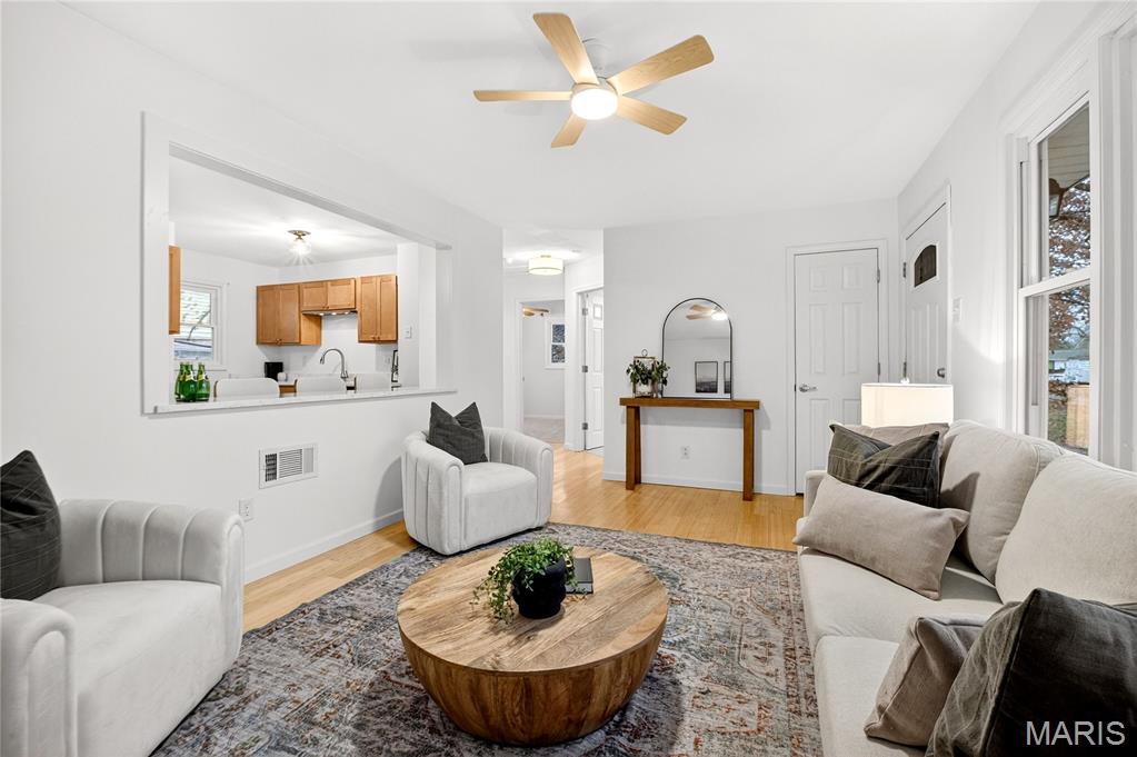 7813 Decatur Drive St. Louis, MO 63123 - Photo 5 of 37