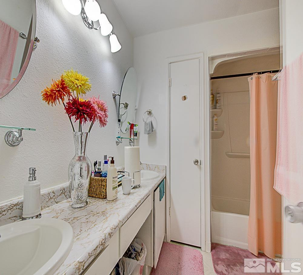 542 Smithridge Drive Reno, NV 89502 - Photo 5 of 18 Photo 5