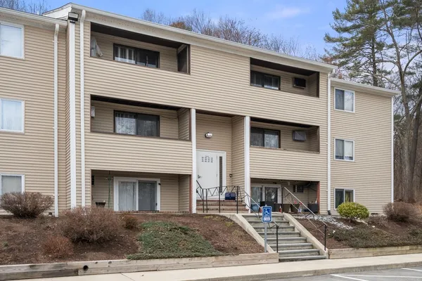 $209,000 | 117 Quaker Highway, Unit 32, Uxbridge, MA 01569