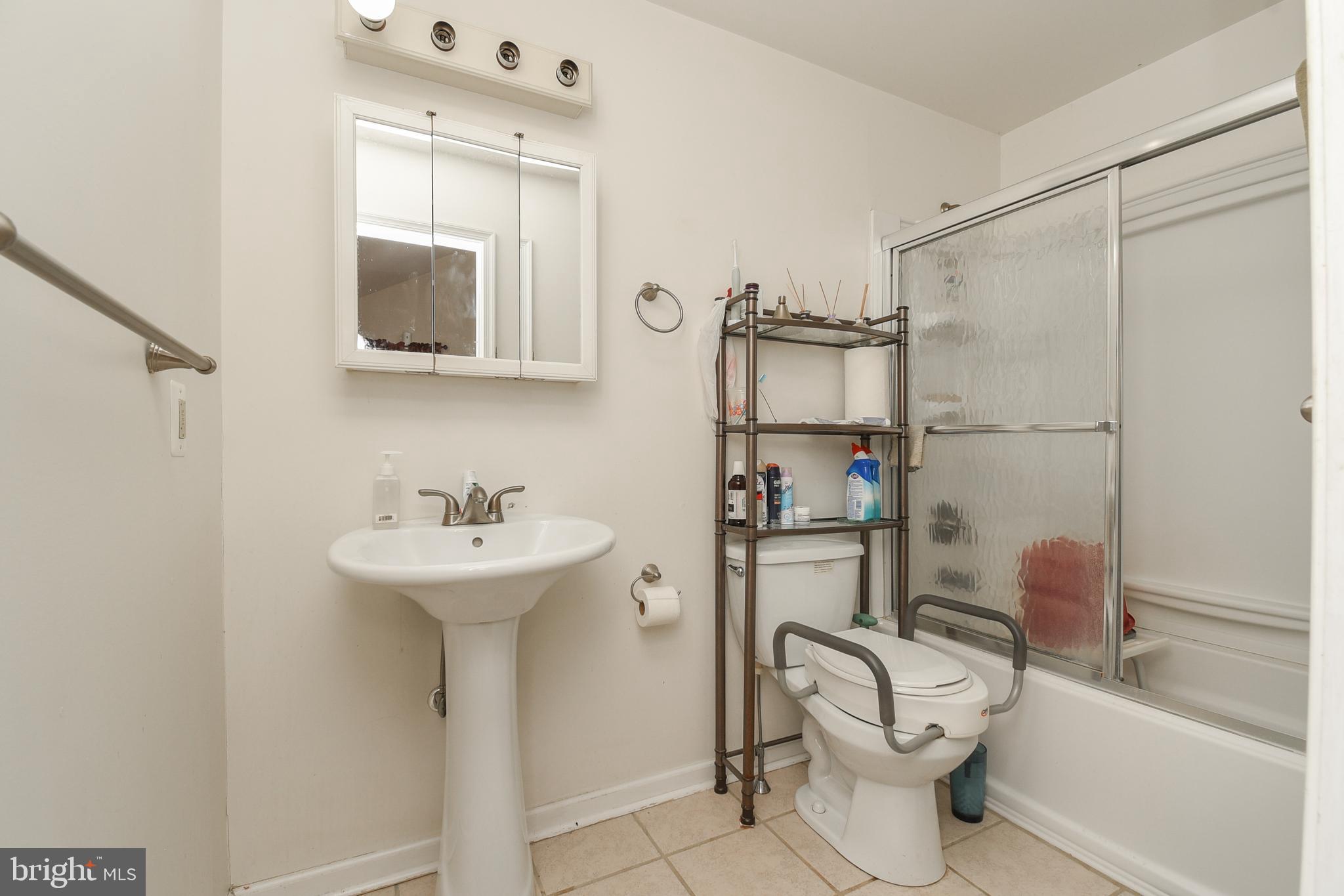 87 Chestnut Lane Ambler, PA 19002 - Photo 16 of 39 In-Law Suite Full Bath