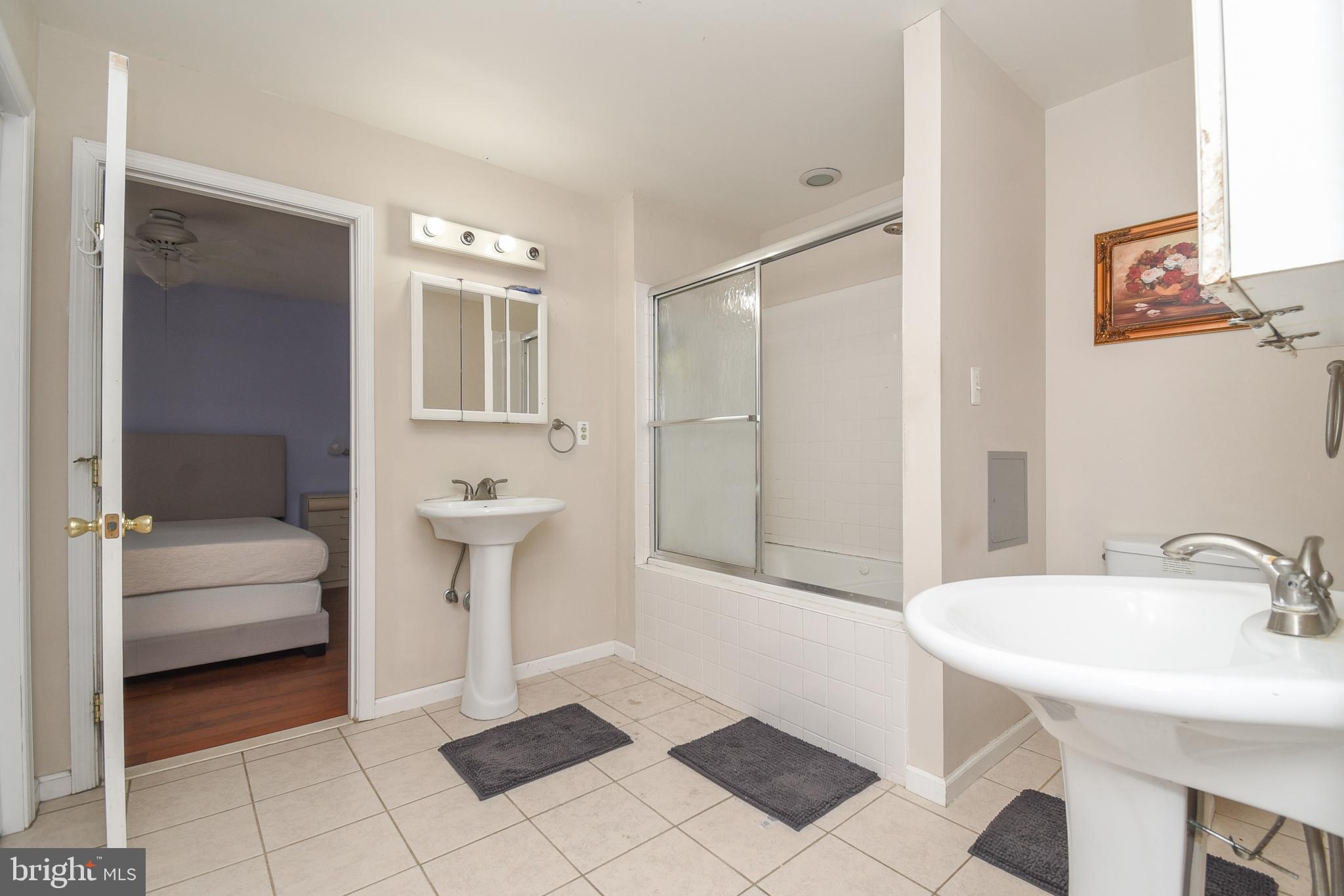 87 Chestnut Lane Ambler, PA 19002 - Photo 23 of 39 Shared Jack and Jill Full Bath