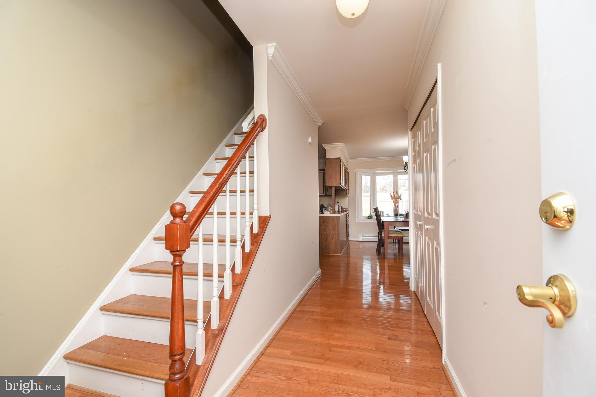 87 Chestnut Lane Ambler, PA 19002 - Photo 7 of 39 Foyer & Entryway