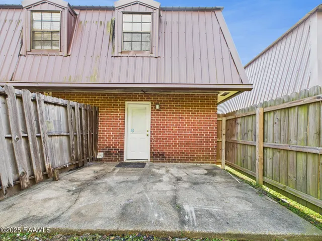 $825 | 104 Country Lane, Unit A, Lafayette, LA 70508