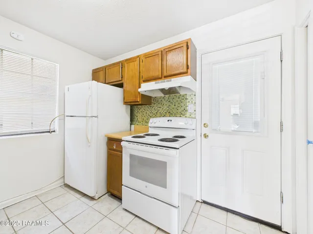 $825 | 104 Country Lane, Unit A, Lafayette, LA 70508