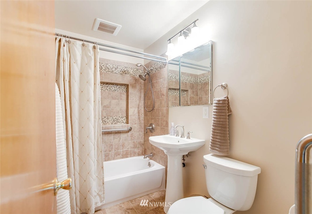 2300 Northeast 9th Street Renton, WA 98056 - Photo 11 of 22