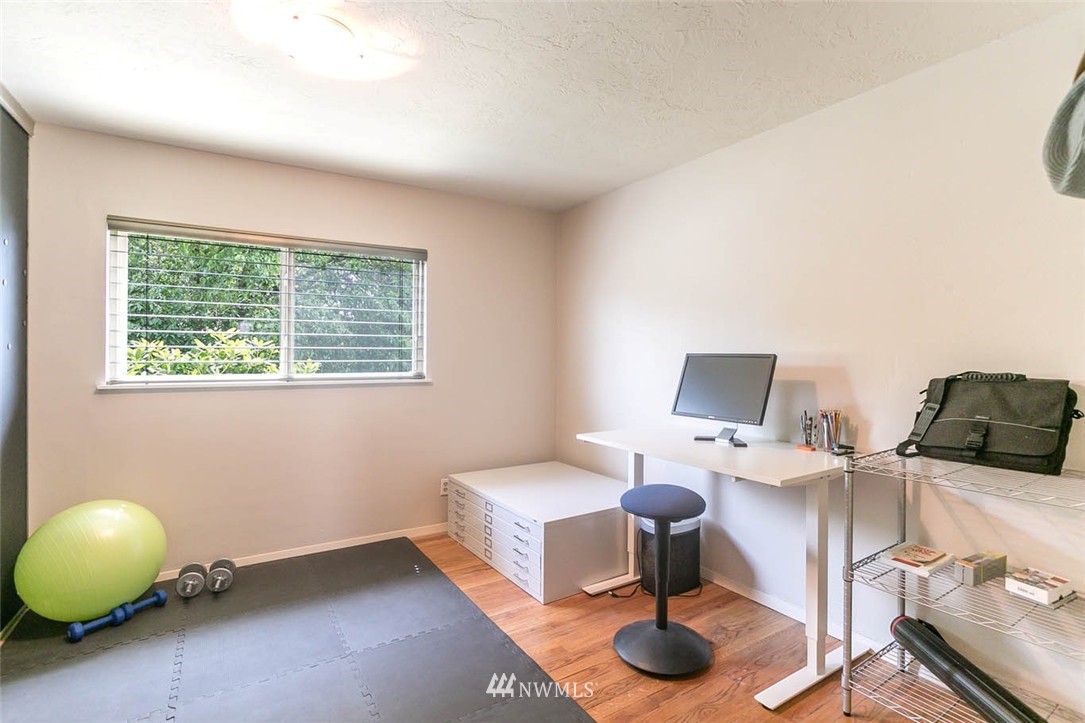 2300 Northeast 9th Street Renton, WA 98056 - Photo 12 of 22