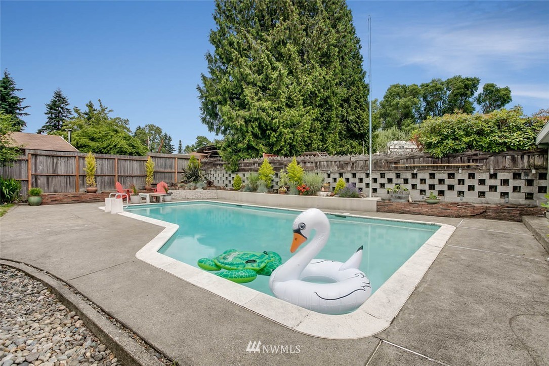 2300 Northeast 9th Street Renton, WA 98056 - Photo 19 of 22