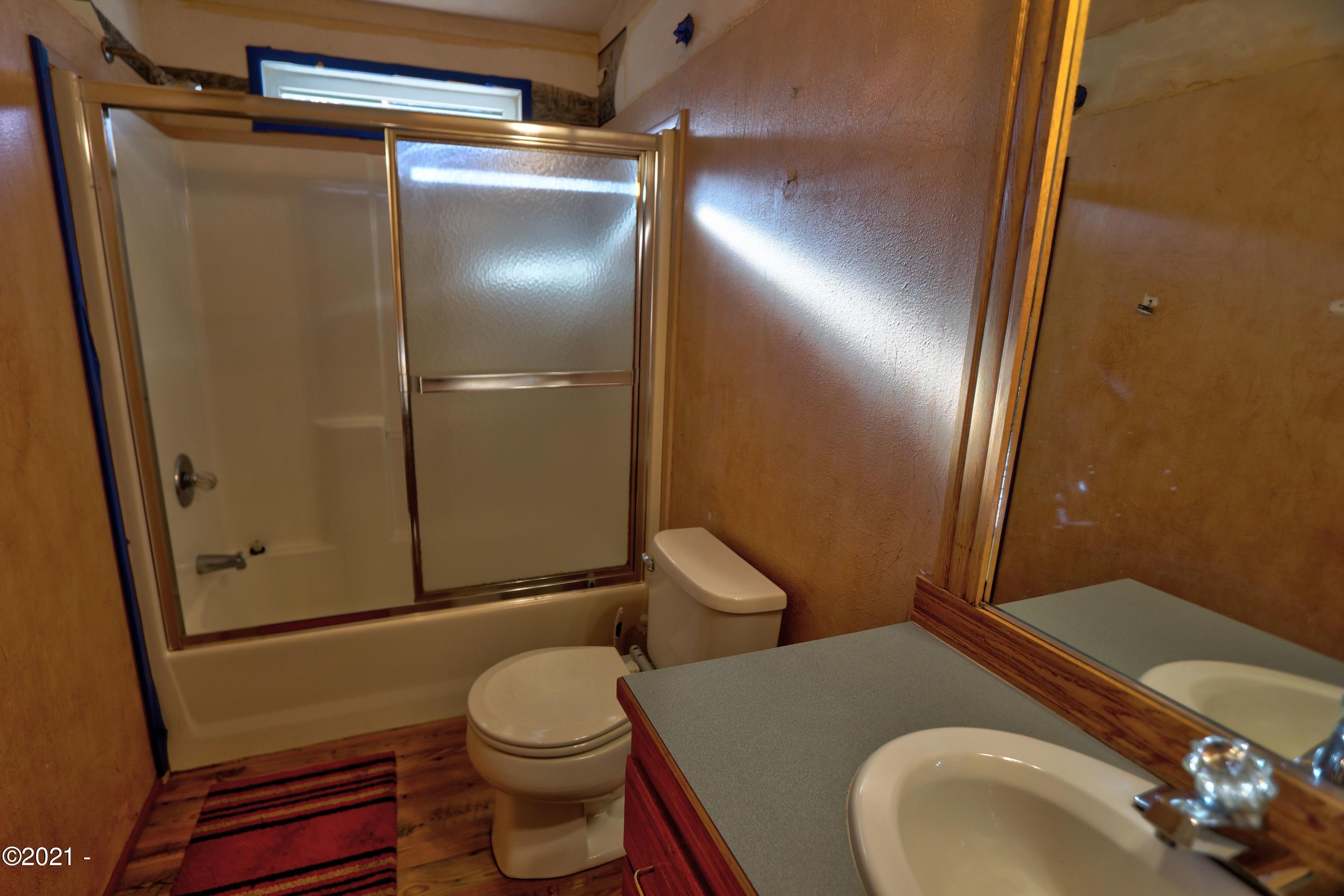 391 Sams Creek Road Logsden, OR 97357 - Photo 8 of 37 Bath