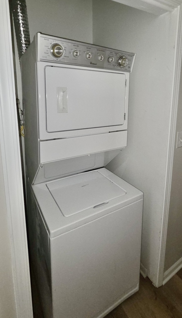 6439 South St Lawrence Avenue, Unit 2 Chicago, IL 60637 - Photo 8 of 8 a utility room with dryer and washer