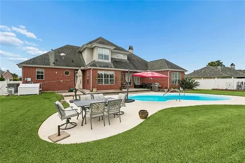 $505,000 | 89 Natchez Trace Drive, Harvey, LA 70058