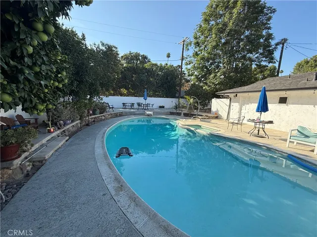 a view of a backyard with sitting area