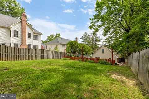 $799,900 | 4000 Roberts Road, Fairfax, VA 22032