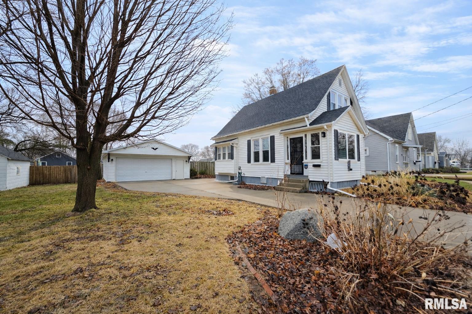 1216 East Rouse Avenue Peoria Heights, IL 61616 - Photo 2 of 19