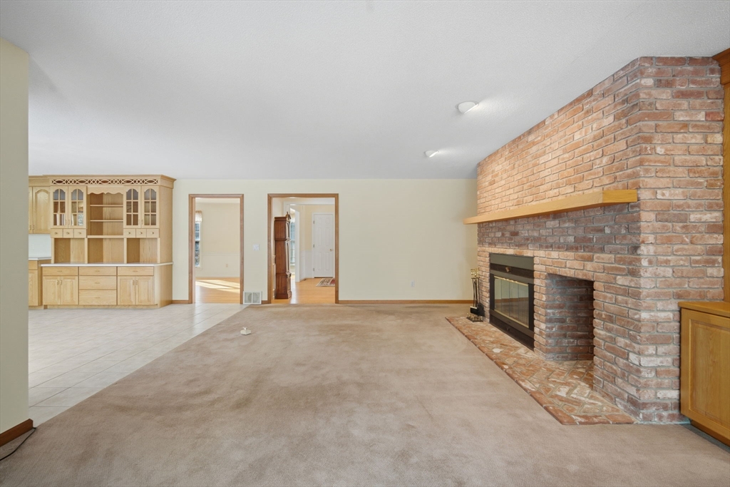 53 Ashford Road Longmeadow, MA 01106 - Photo 14 of 42