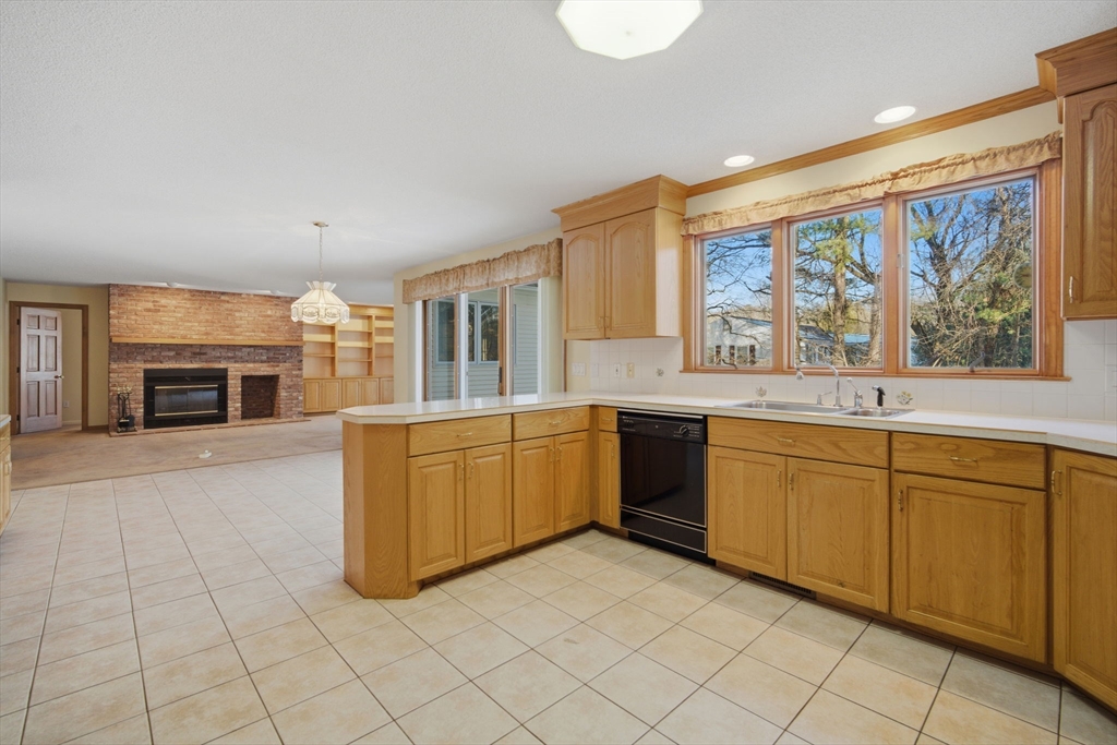 53 Ashford Road Longmeadow, MA 01106 - Photo 20 of 42