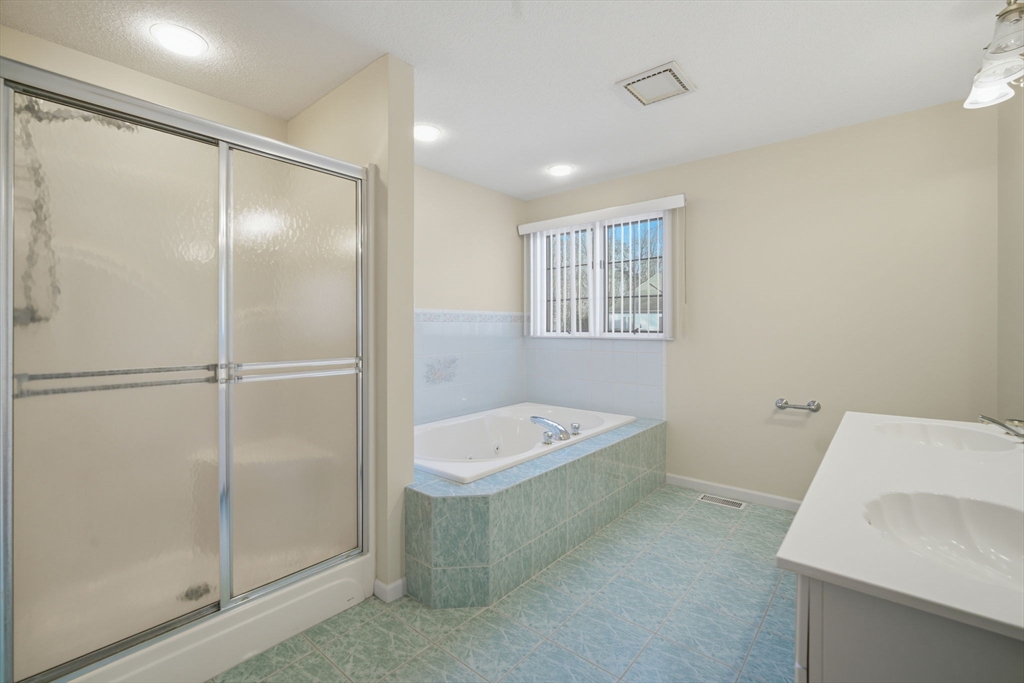 53 Ashford Road Longmeadow, MA 01106 - Photo 25 of 42