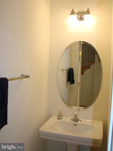 8231 Rogues Road Catlett, VA 20119 - Photo 4 of 22 Bath