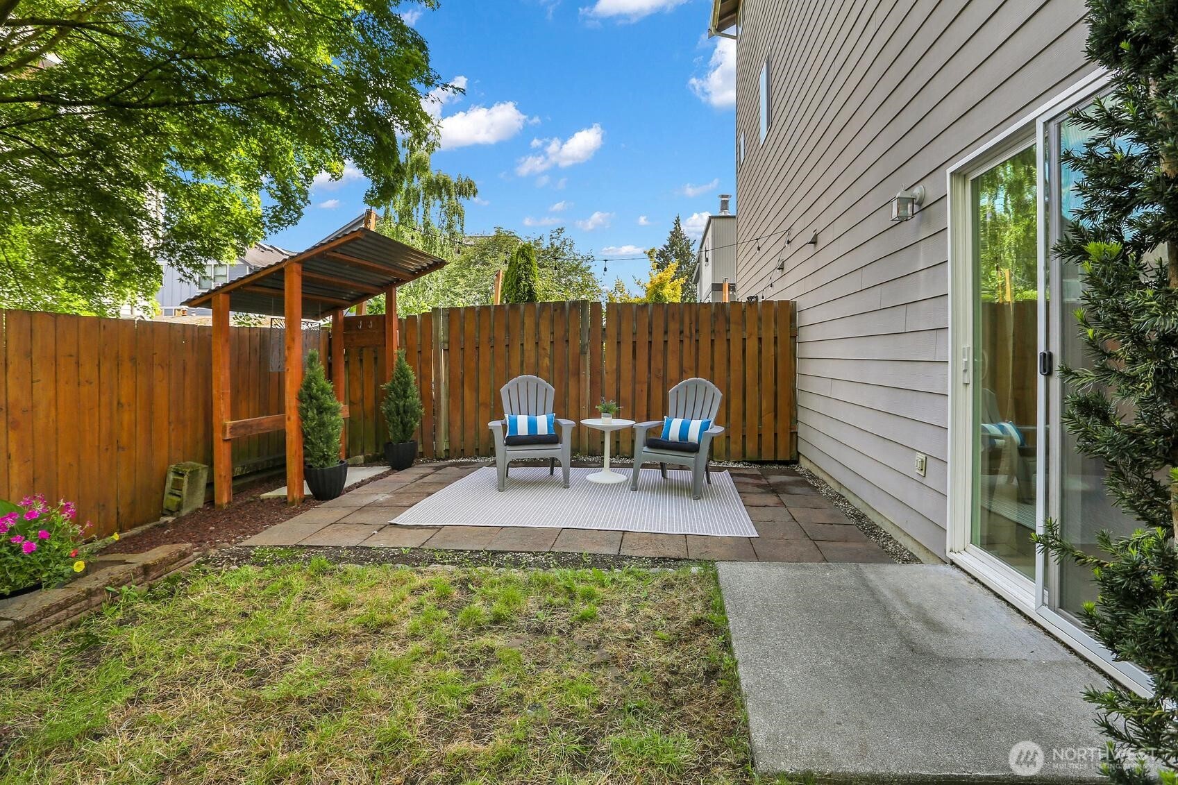 9236 Interlake Avenue North, Unit B Seattle, WA 98103 - Photo 10 of 20