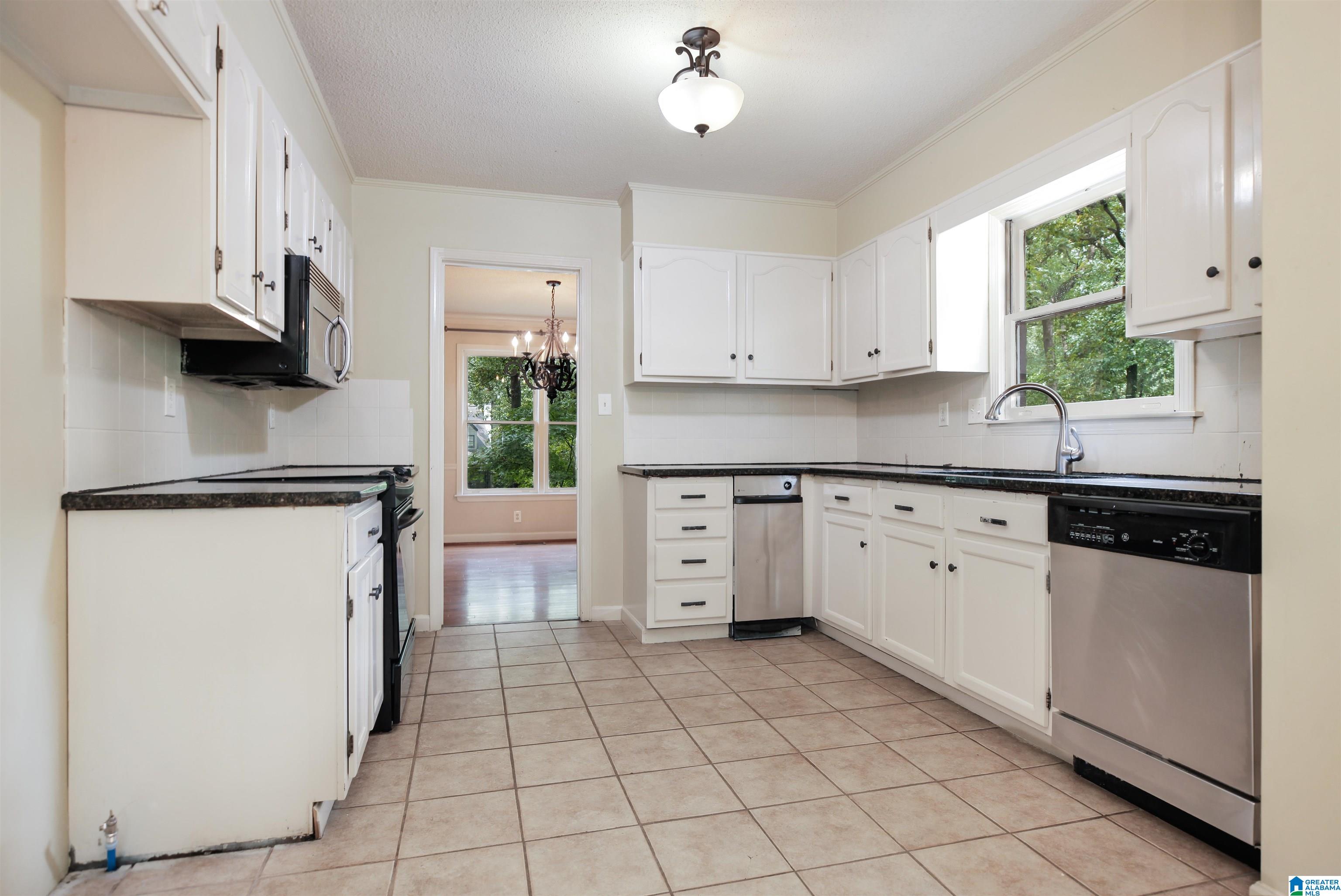 1941 Crossvine Road Birmingham, AL 35244 - Photo 4 of 34