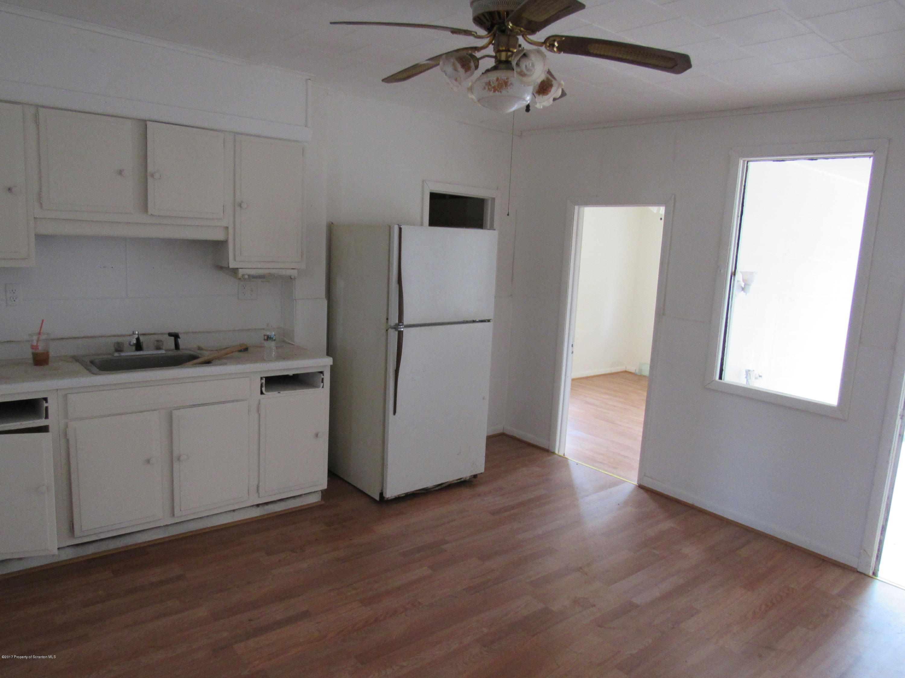 620 Maple Street Scranton, PA 18505 - Photo 4 of 20 Gallery Image 4