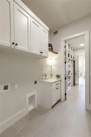 $1,225,000 | 13702 Pembroke Lane, Leawood, KS 66224