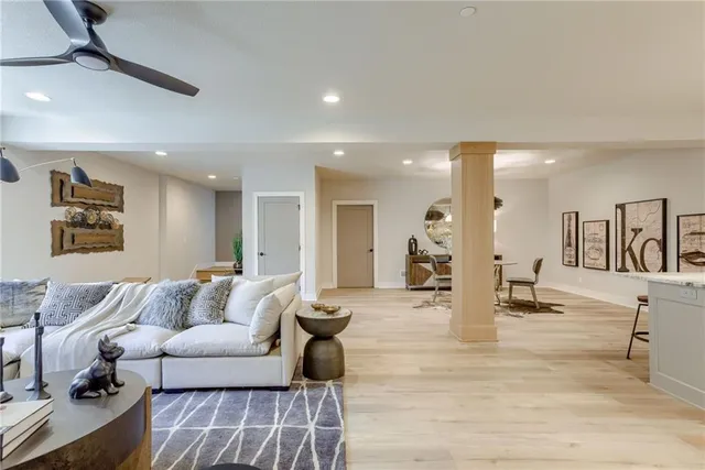 $1,225,000 | 13702 Pembroke Lane, Leawood, KS 66224