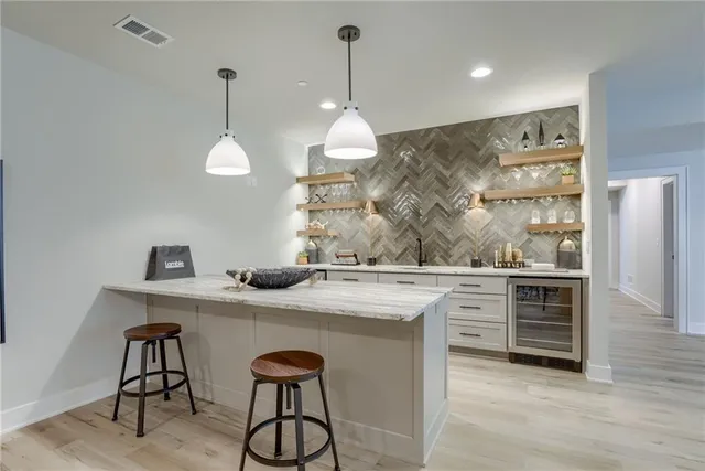 $1,225,000 | 13702 Pembroke Lane, Leawood, KS 66224