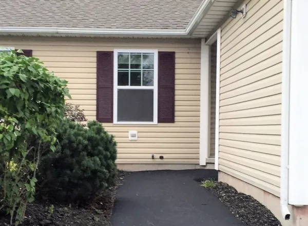 $315,500 | 5059 Betsy Ross Way, Salina, NY 13088