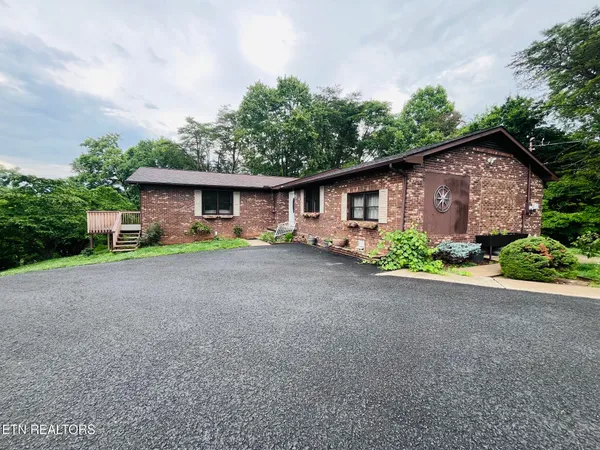 $365,000 | 235 Parliament Road, Harrogate, TN 37752