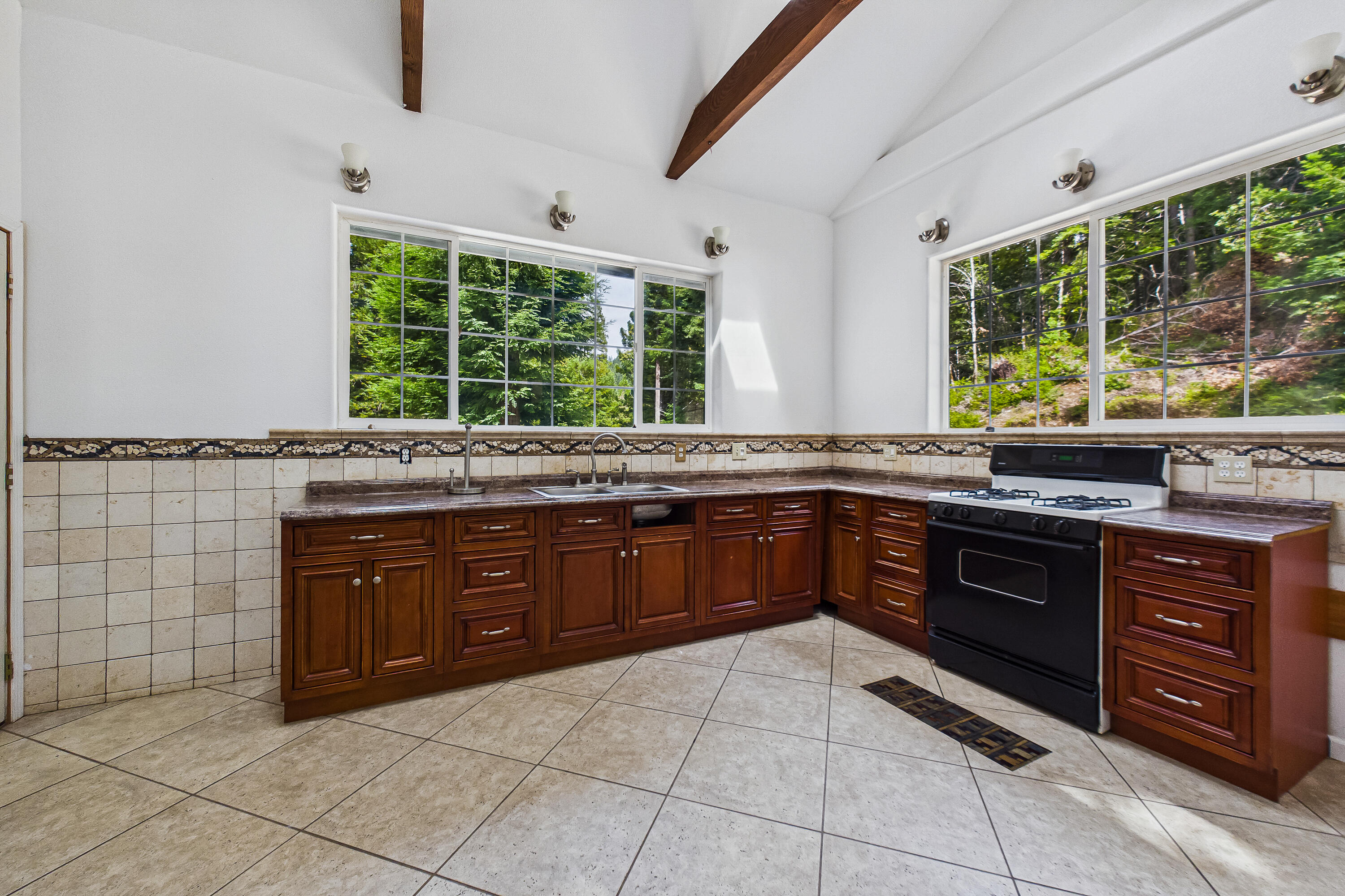 1005 Twin Trees Road Garberville, CA 95542 - Photo 22 of 84