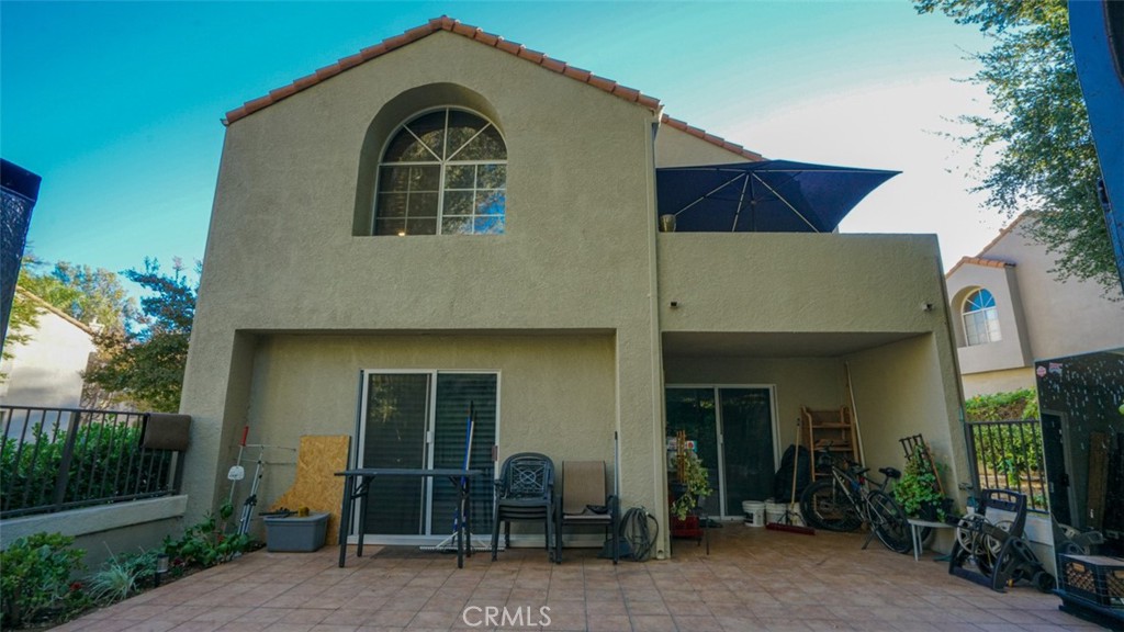 11327 Old Ranch Circle Chatsworth, CA 91311 - Photo 44 of 63 a front view of a house with yard