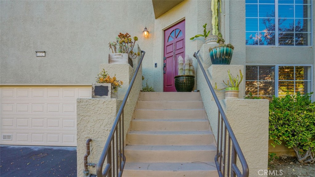 11327 Old Ranch Circle Chatsworth, CA 91311 - Photo 6 of 63 a view of entryway and hall