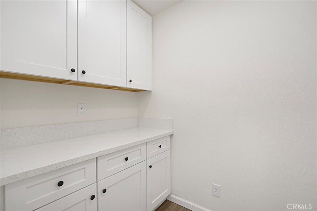 6056 Colonial Drive Riverside, CA 92506 - Photo 16 of 30 a view of cabinets