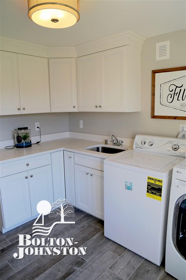 171 Lewiston Road Grosse Pointe, MI 48236 - Photo 36 of 67 2nd floor laundry