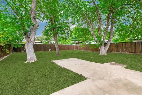 $2,600 | 8635 Ashcroft Avenue, Dallas, TX 75243